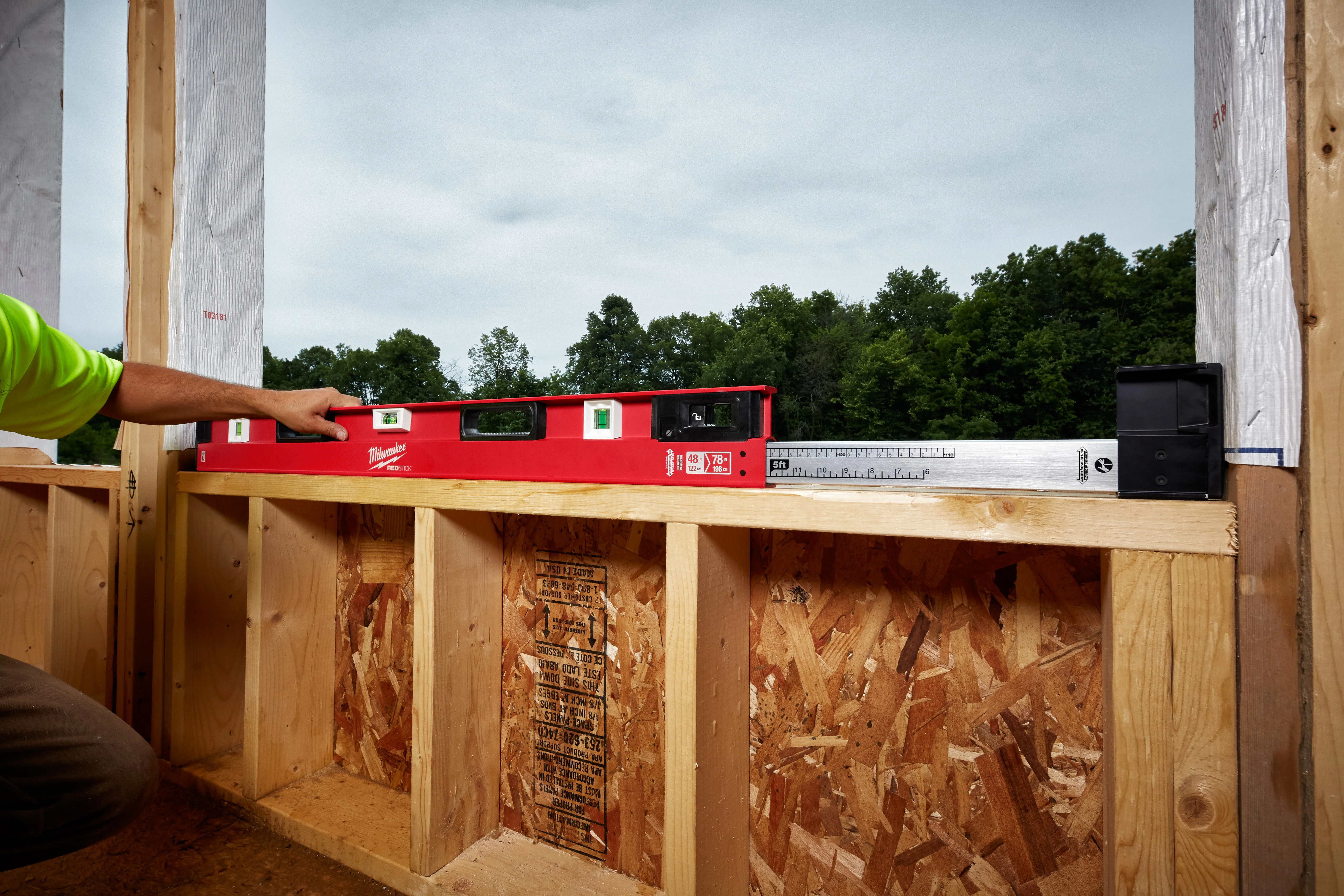 Milwaukee 48" to 78" REDSTICK Magnetic Expandable Level - Image 3