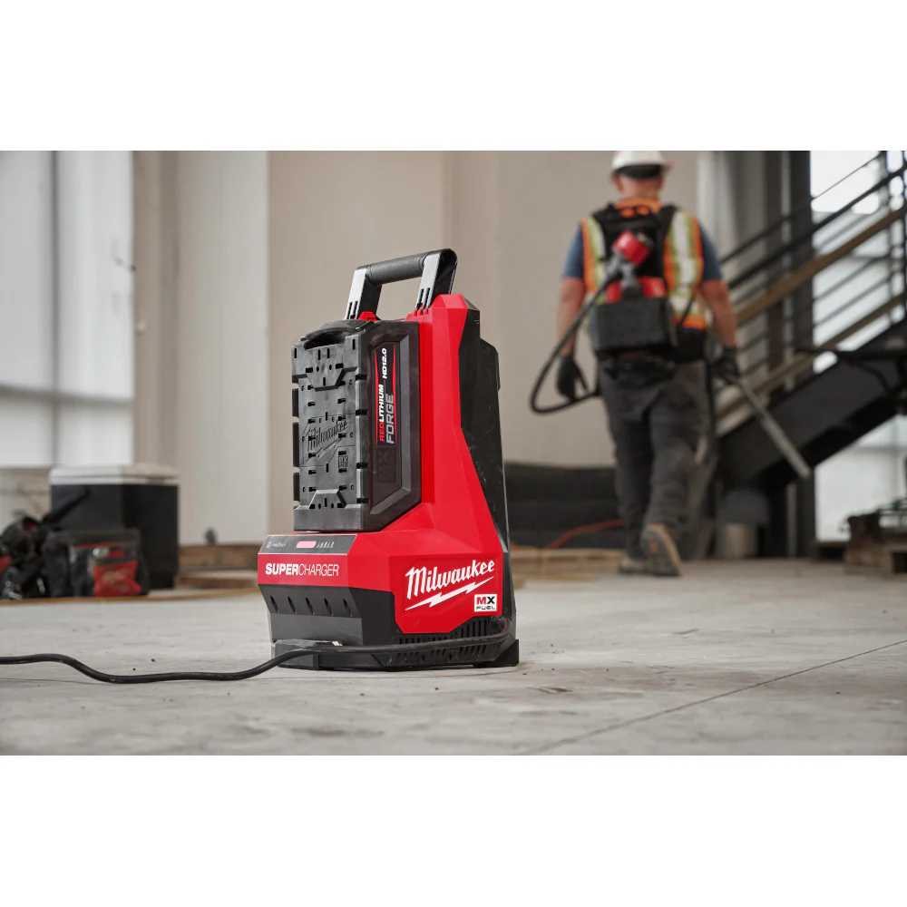 Milwaukee MX FUELâ„¢ Super Charger - Image 10