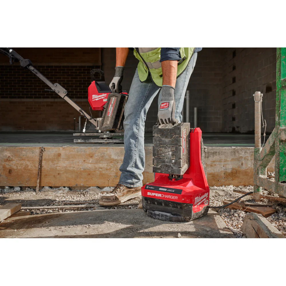 Milwaukee MX FUELâ„¢ Super Charger - Image 11