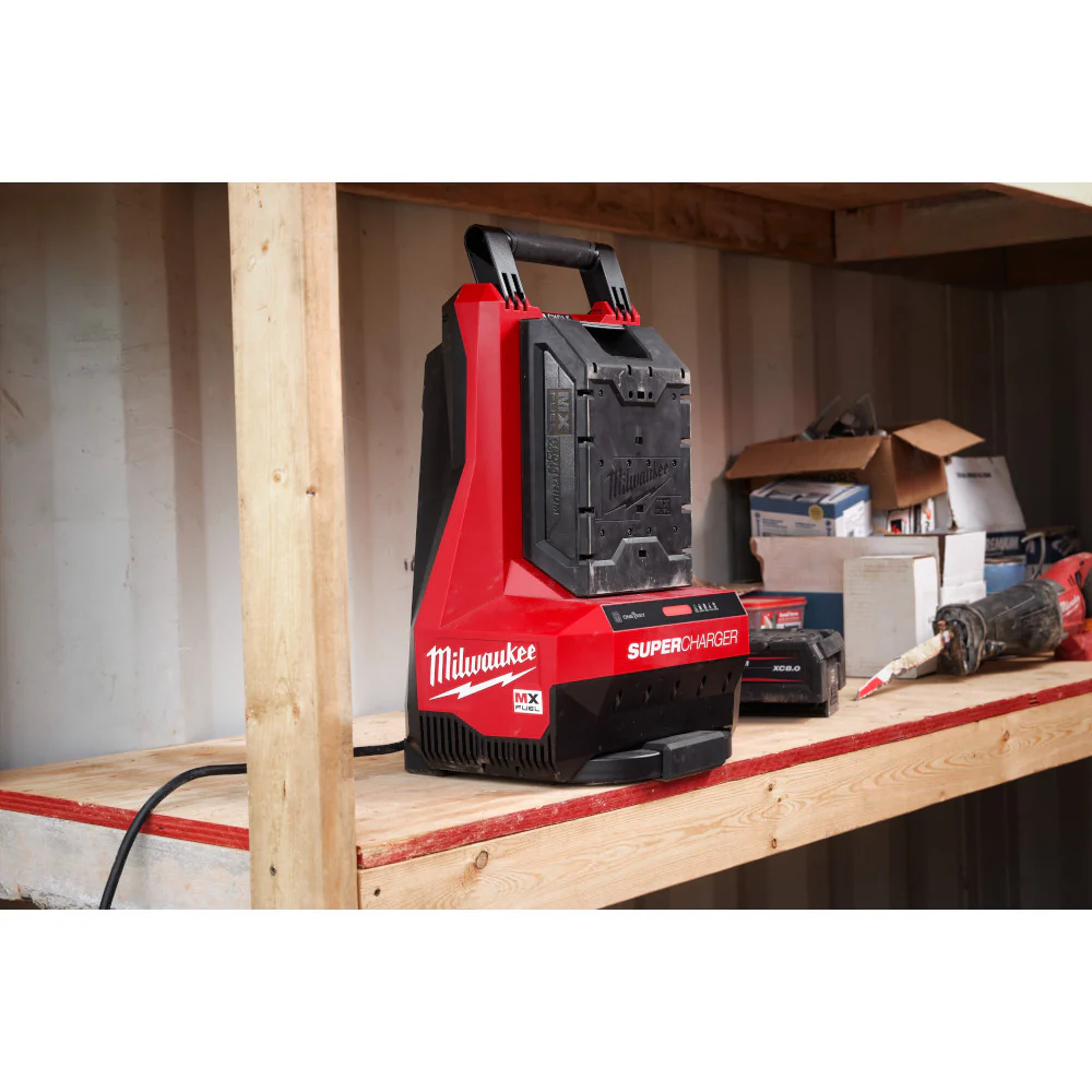 Milwaukee MX FUELâ„¢ Super Charger - Image 12