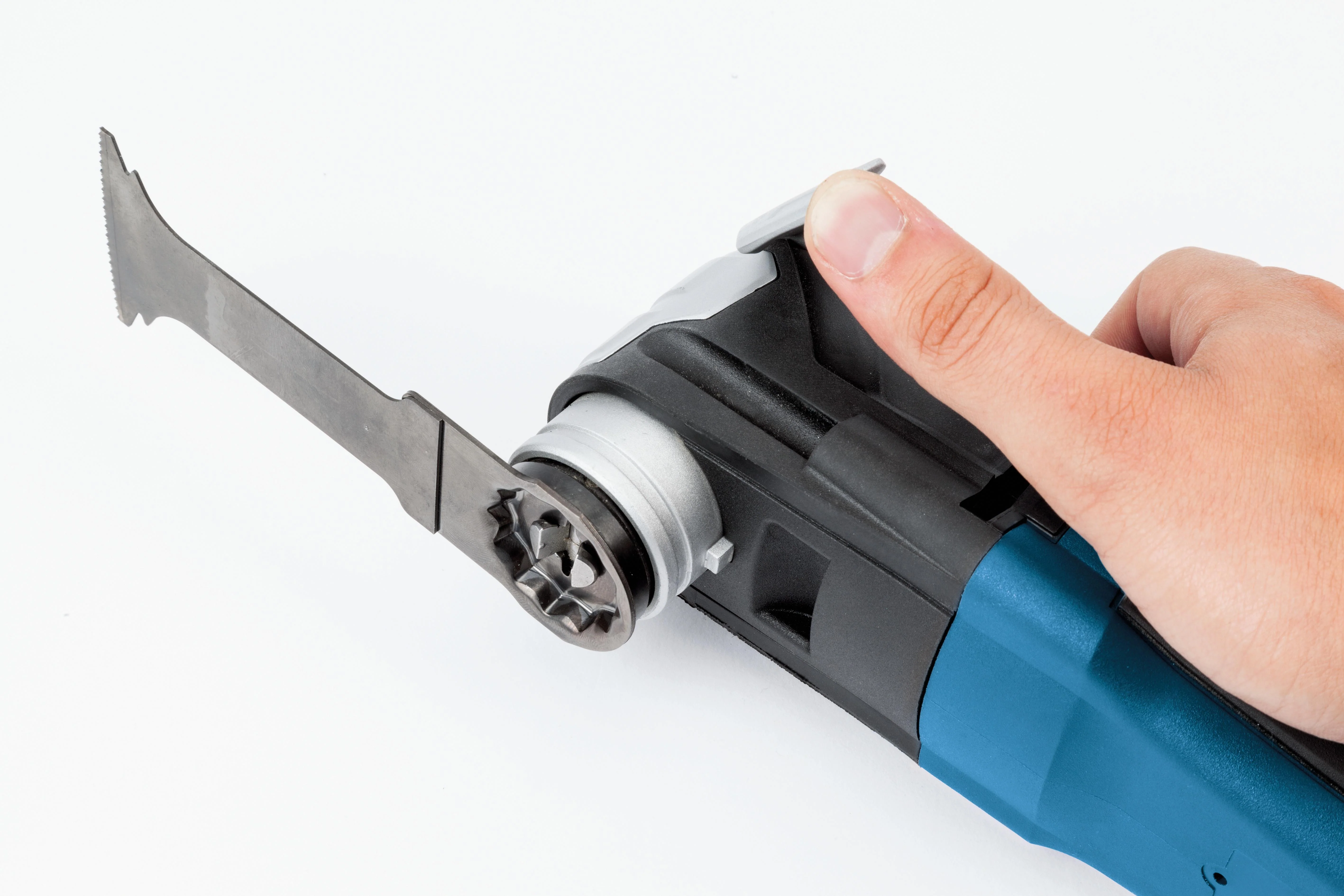 Bosch 2-1/4" StarlockĀ® Oscillating Multi Tool Caulk Knife Blade - Image 2
