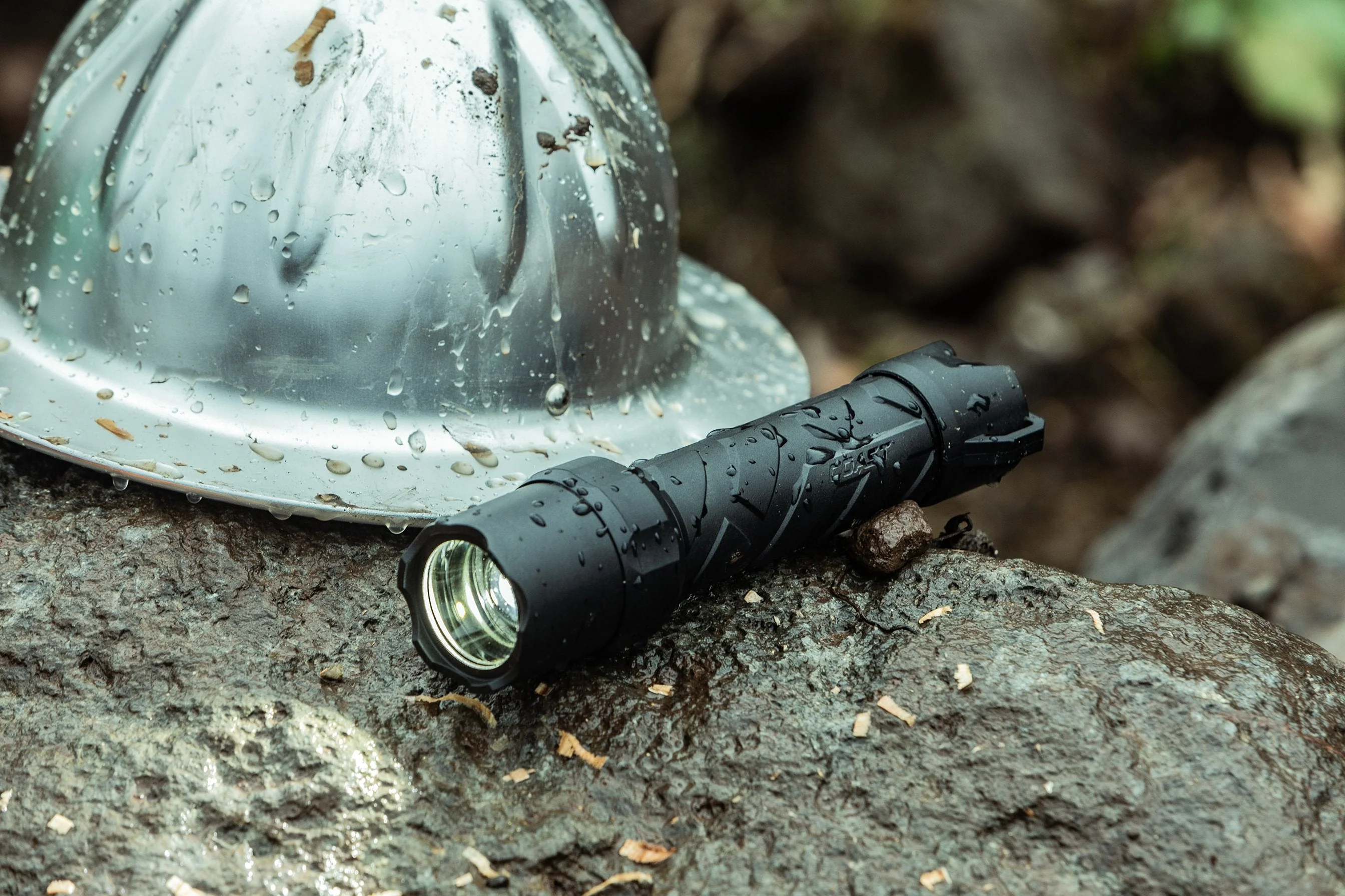 Coast Polysteel 600 Pure Beam Focusing LED Flashlight - Image 12