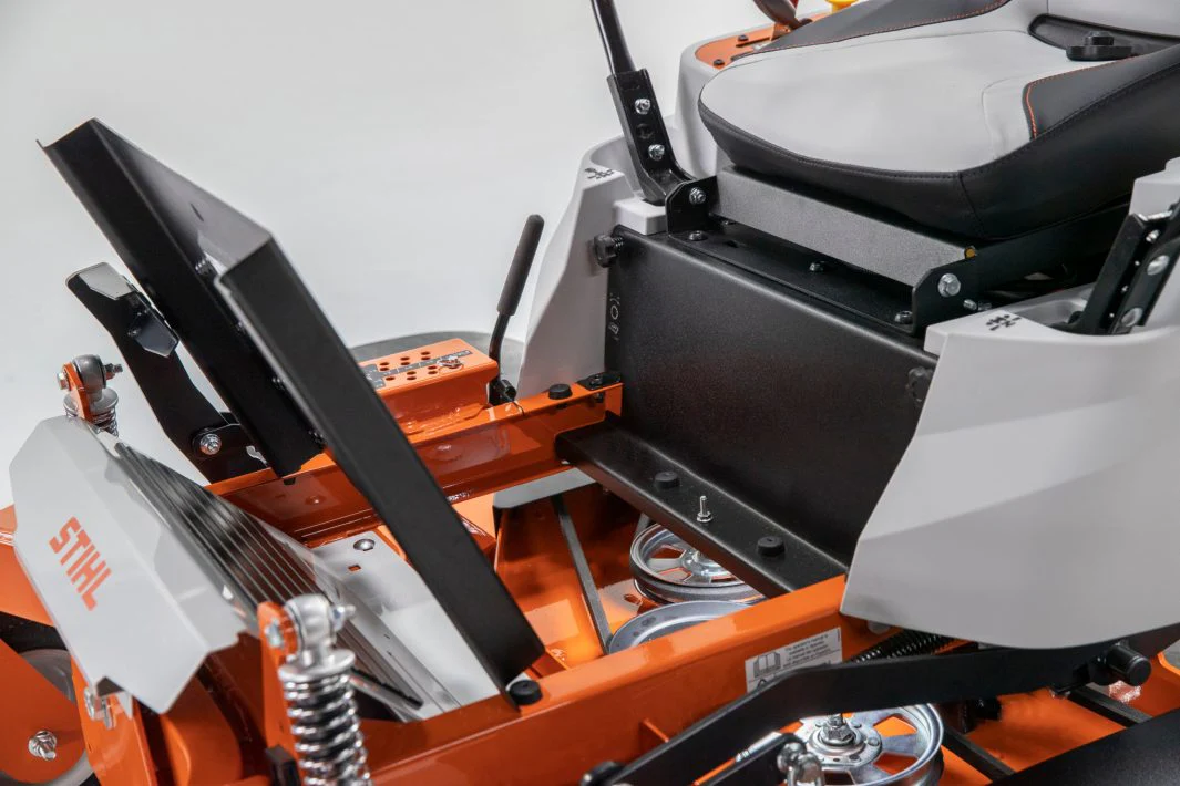 STIHL RZ 261 61" Gas Powered Zero-Turn Ride-On Lawn Mower - Image 3
