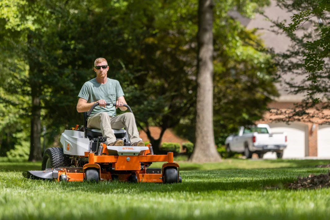 STIHL RZ 261 61" Gas Powered Zero-Turn Ride-On Lawn Mower - Image 4