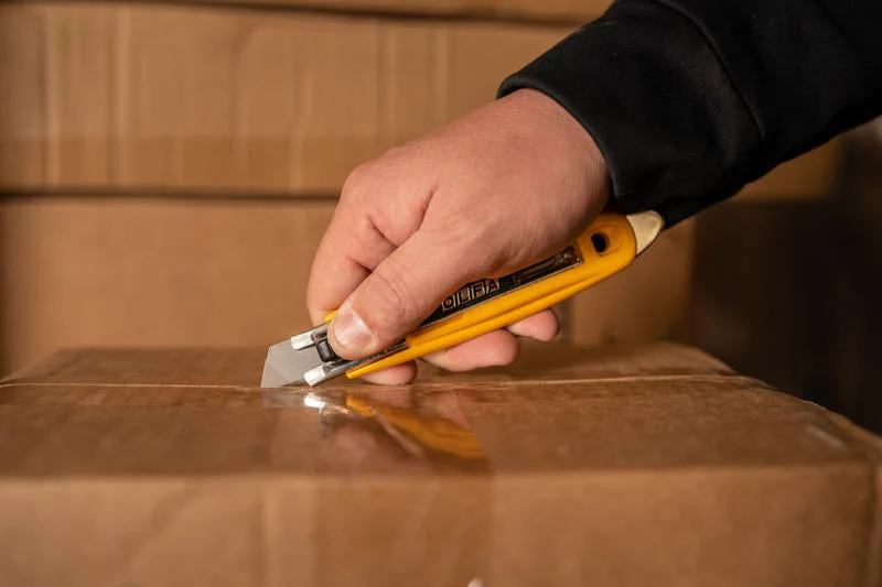 Olfa SK-9 Semi-Automatic Self-Retracting Safety Knife w/ Tape Splitter - Image 6