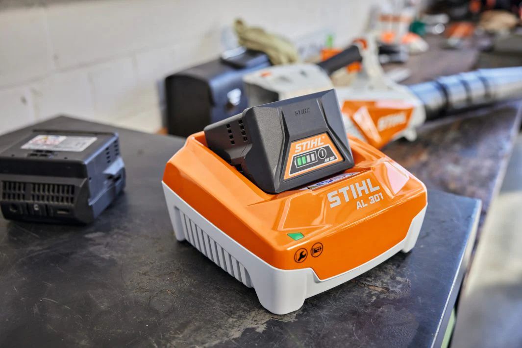 STIHL AL 301 High Speed Battery Charger - Image 4