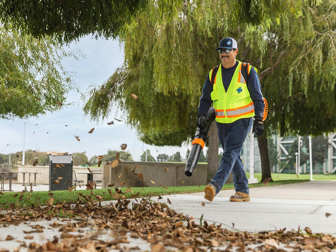 STIHL BGA 300 Cordless Backpack Leaf Blower - Tool Only - Image 3