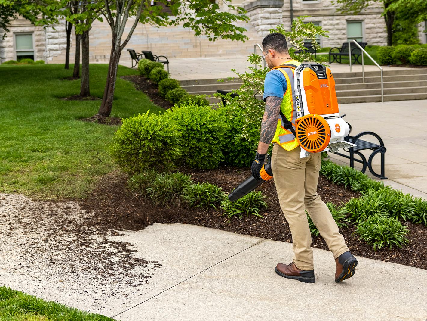 STIHL BGA 300 Cordless Backpack Leaf Blower - Tool Only - Image 4
