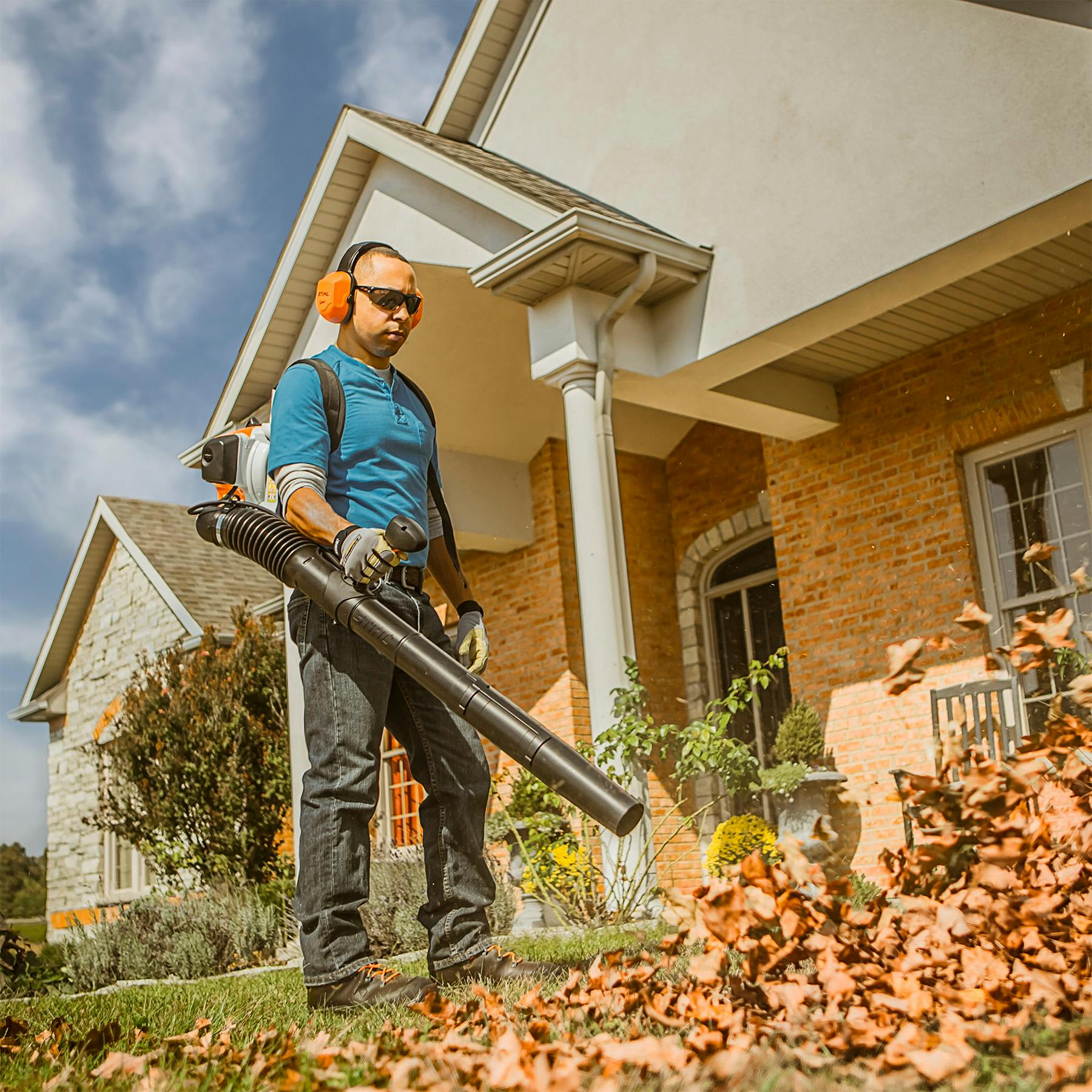 STIHL BR 200 Gas Powered Backpack Leaf Blower (27.2cc) - Image 5