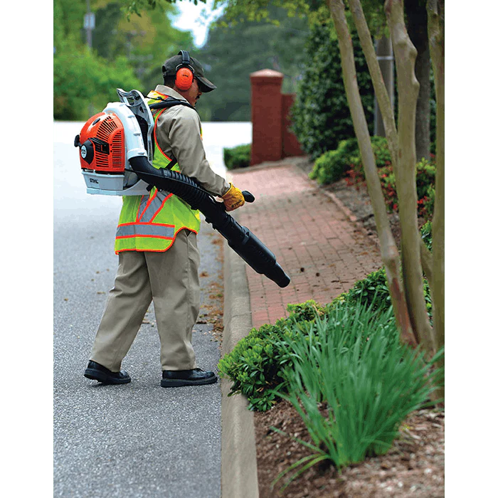 STIHL BR 500 Quiet Gas Powered Backpack Leaf Blower (64.8cc) - Image 3