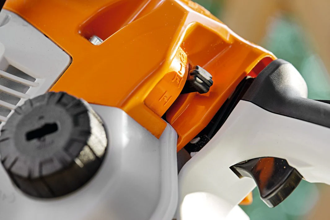STIHL MS 172 C-E Gas Chainsaw (31.8 cc) - 16" - Image 3