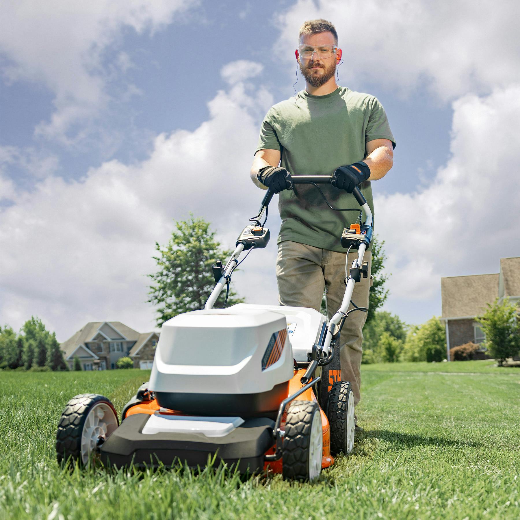 STIHL RMA 348V Self Propelled Cordless Lawn Mower Kit - Image 4