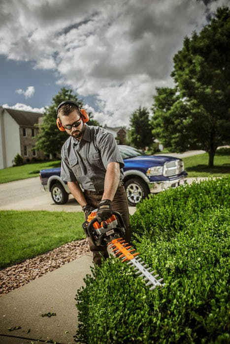 STIHL HS 82R 24" Professional Gas Powered Hedge Trimmer (22.7cc) - Image 3