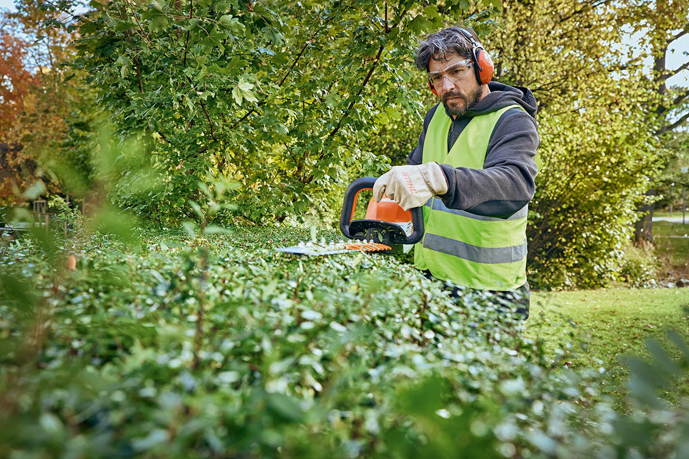 STIHL HSA 100 36V Cordless Hedge Trimmer (AP System) - Tool Only - Image 3
