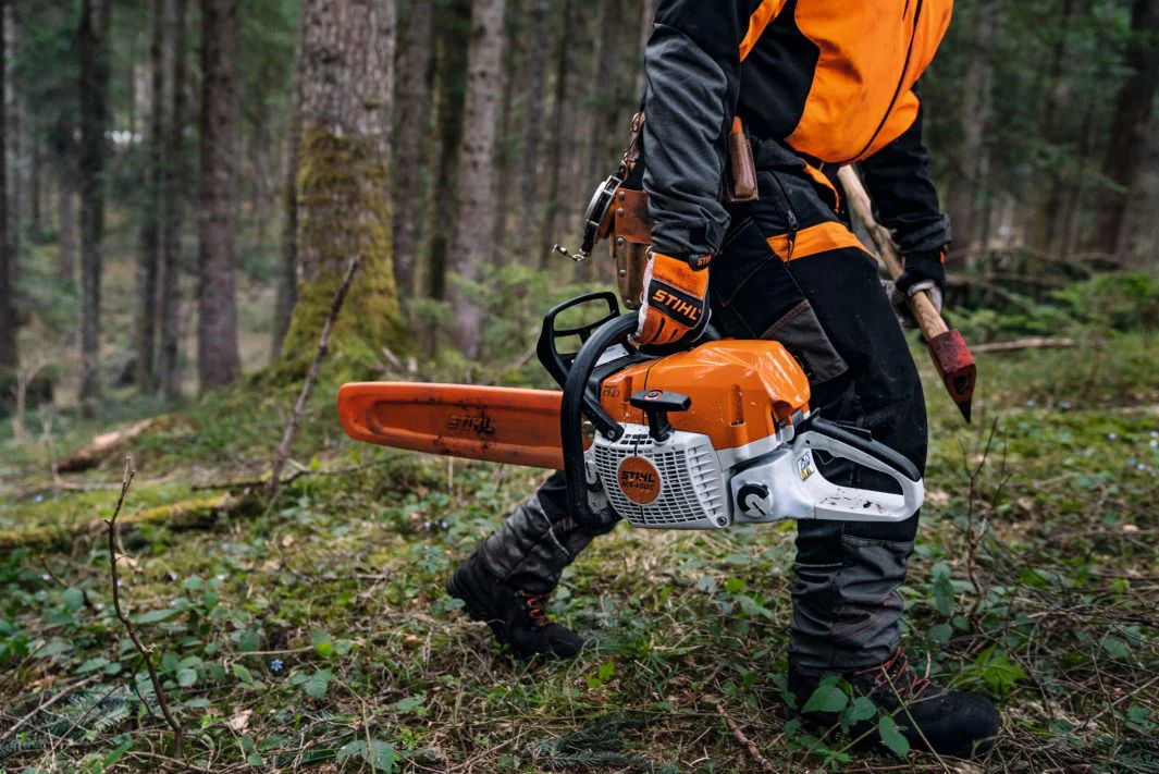 STIHL MS 400 C-M Professional Gas Chainsaw (66.8cc) w/ M-Tronic - 16" - Image 4