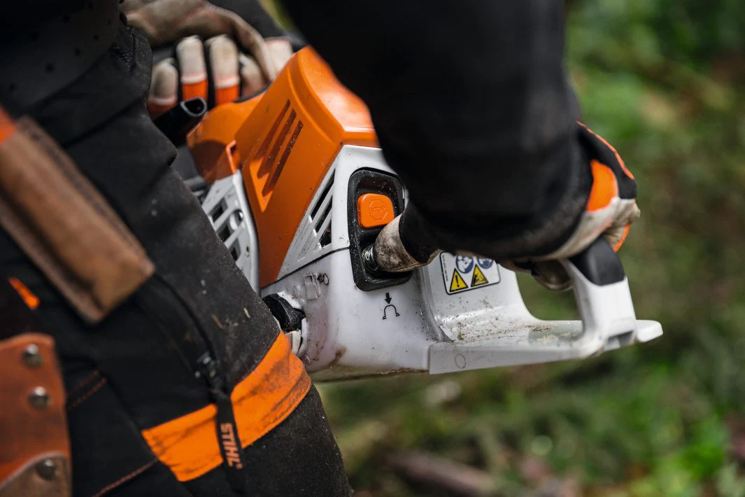 STIHL MS 500i Fuel Injected Gas Chainsaw (79.2cc) - 28" - Image 5