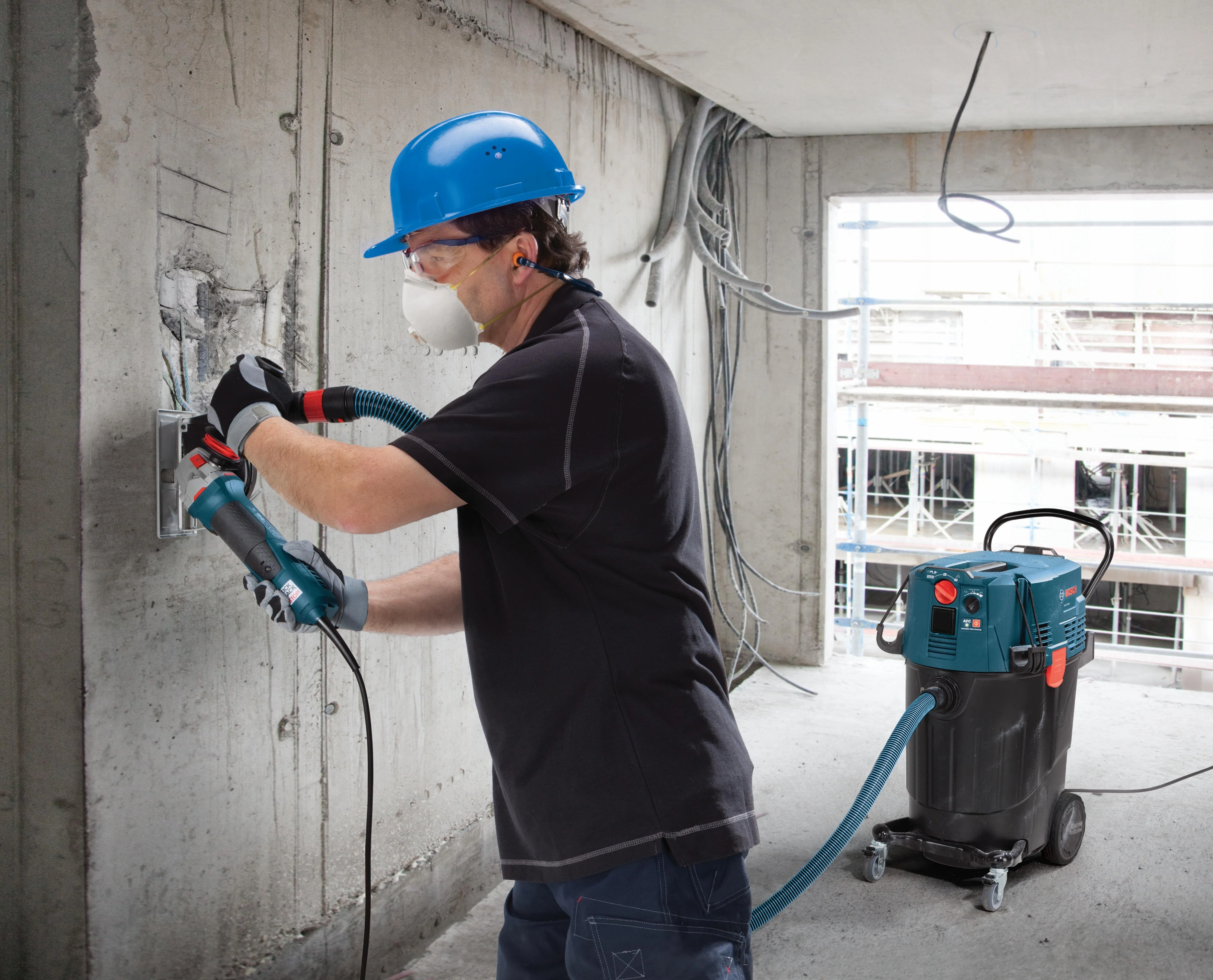 Bosch 14-Gallon Dust Extractor w/ Auto Filter Clean & HEPA Filter - Image 2