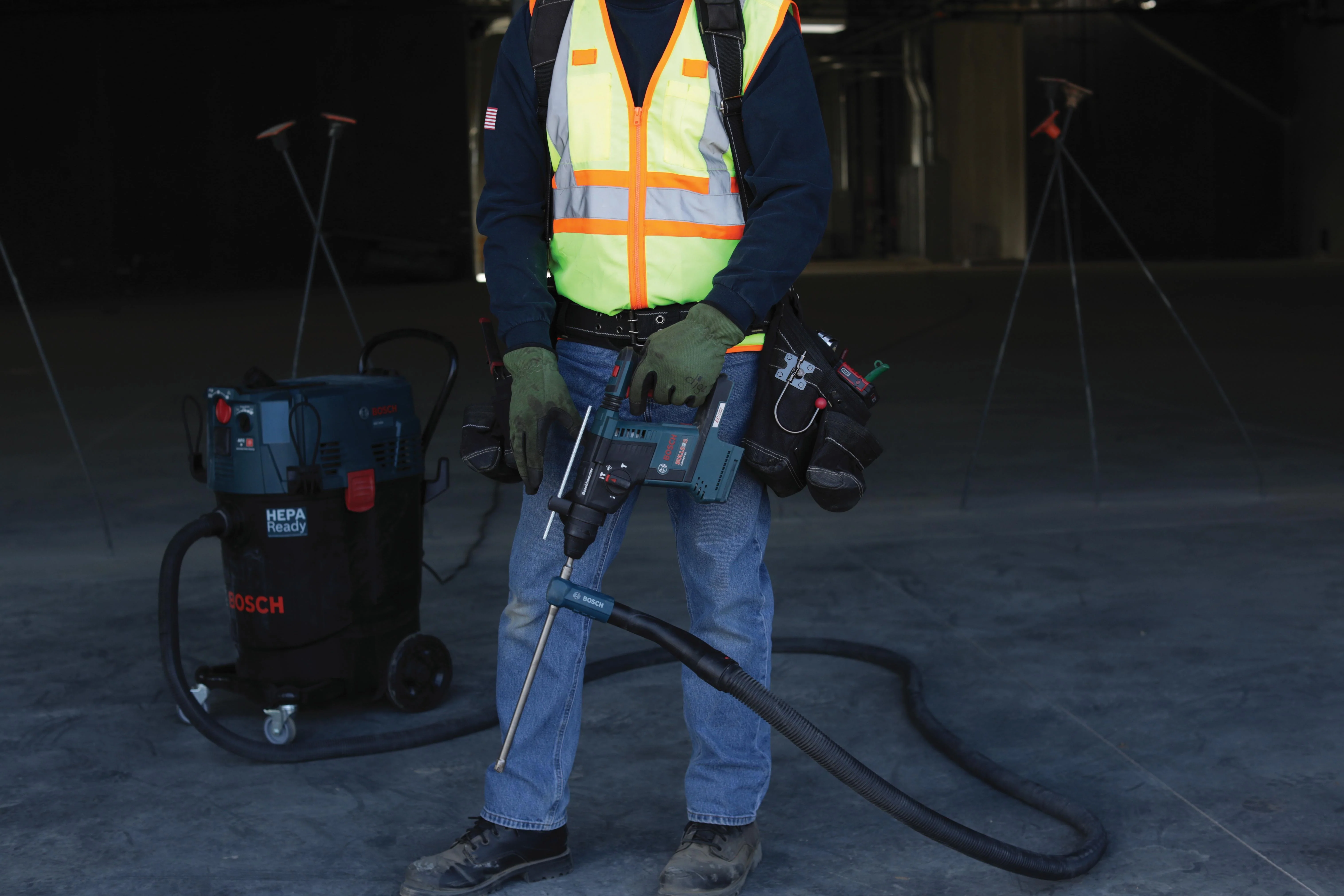 Bosch 14-Gallon Dust Extractor w/ Auto Filter Clean & HEPA Filter - Image 9