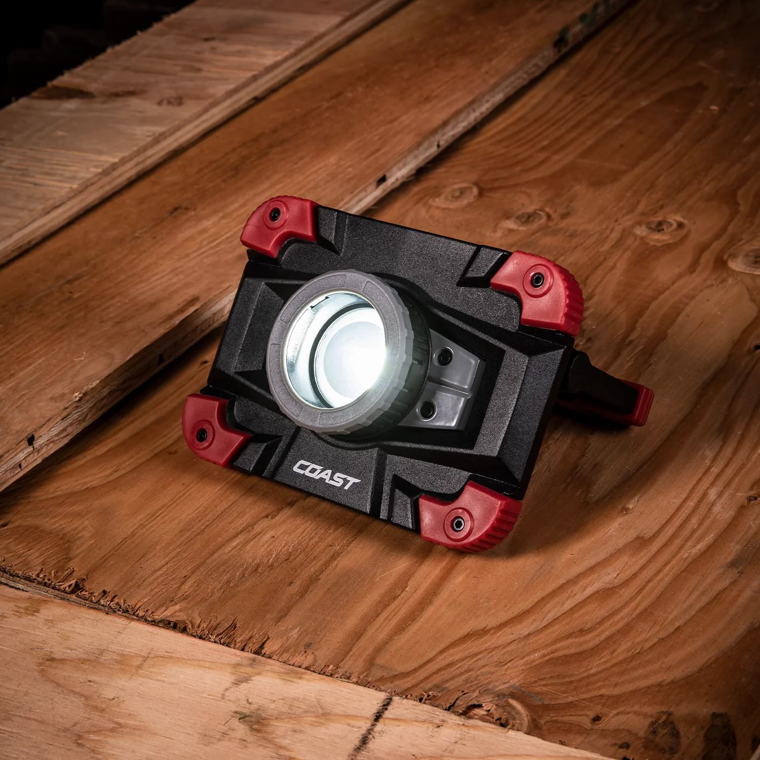 Coast WLR1 Rechargeable Focusing Work Light - Image 15