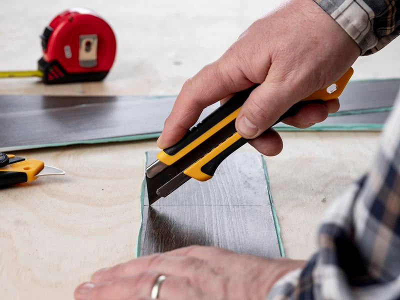 Olfa XH-1 25mm Fiberglass-Reinforced Ratchet-Lock Utility Knife - Image 4